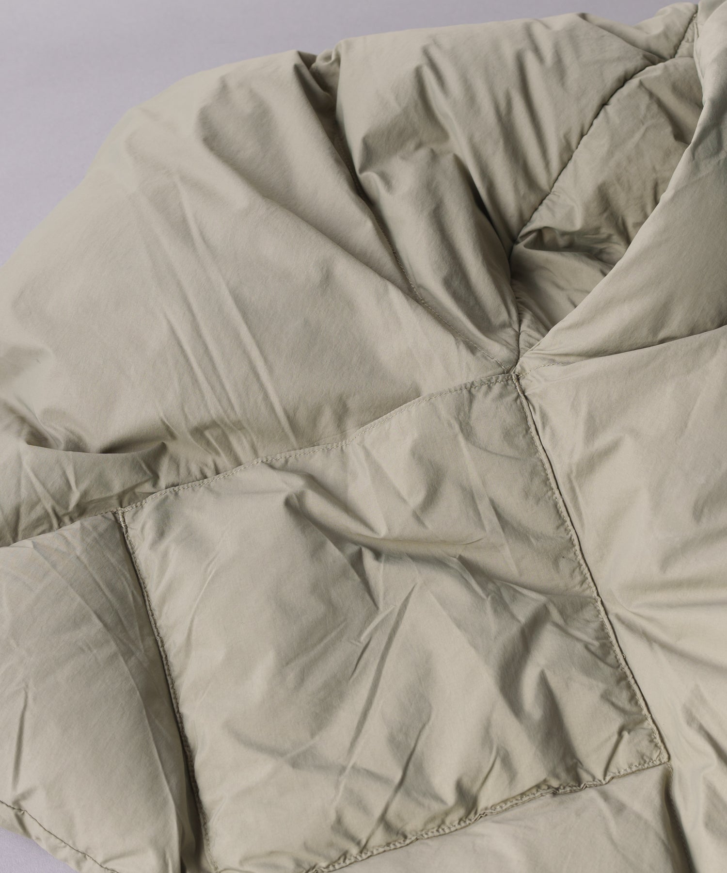 REVERSIBLE DOWN CAPE / FEW25WAC5349