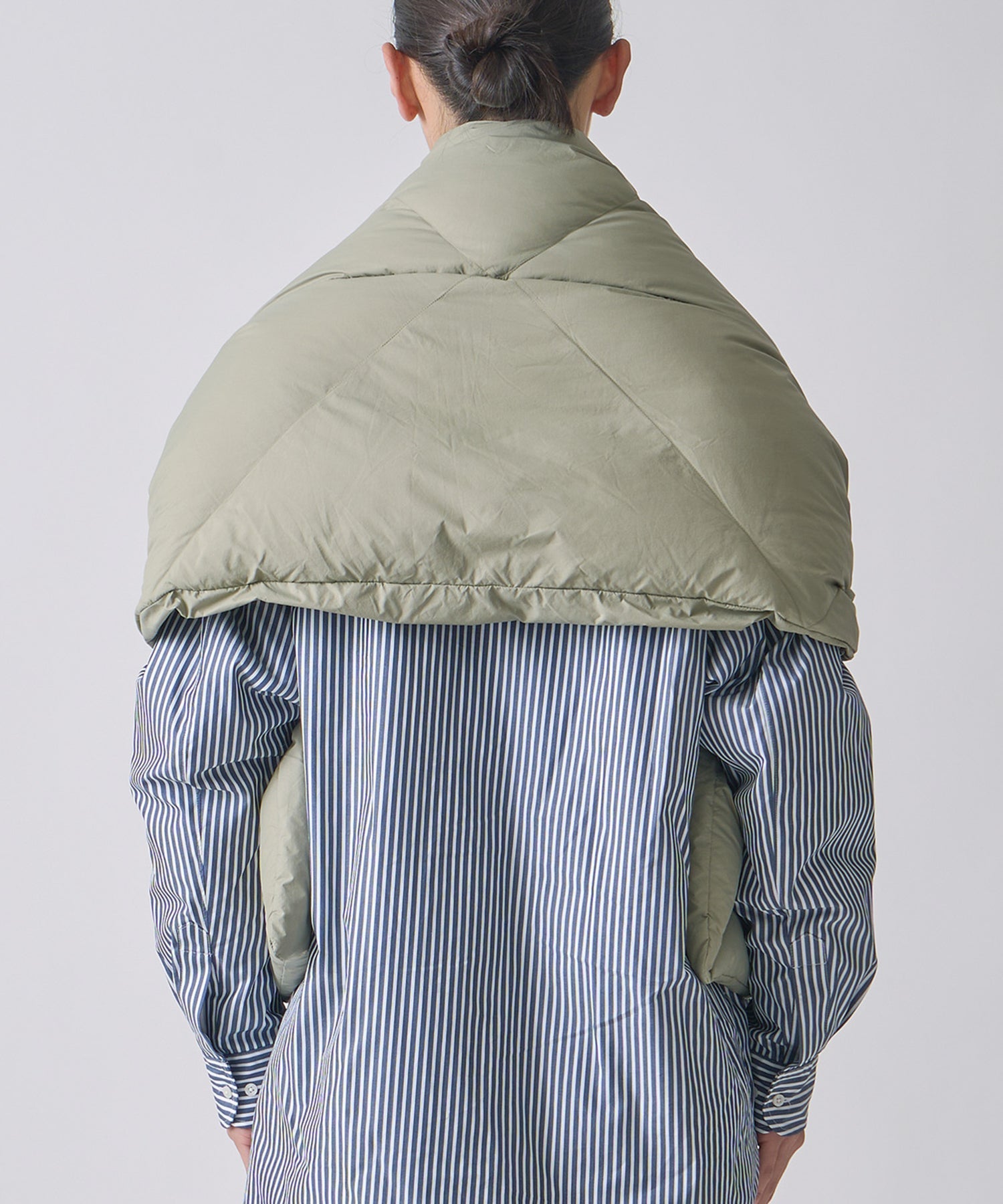 REVERSIBLE DOWN CAPE / FEW25WAC5349