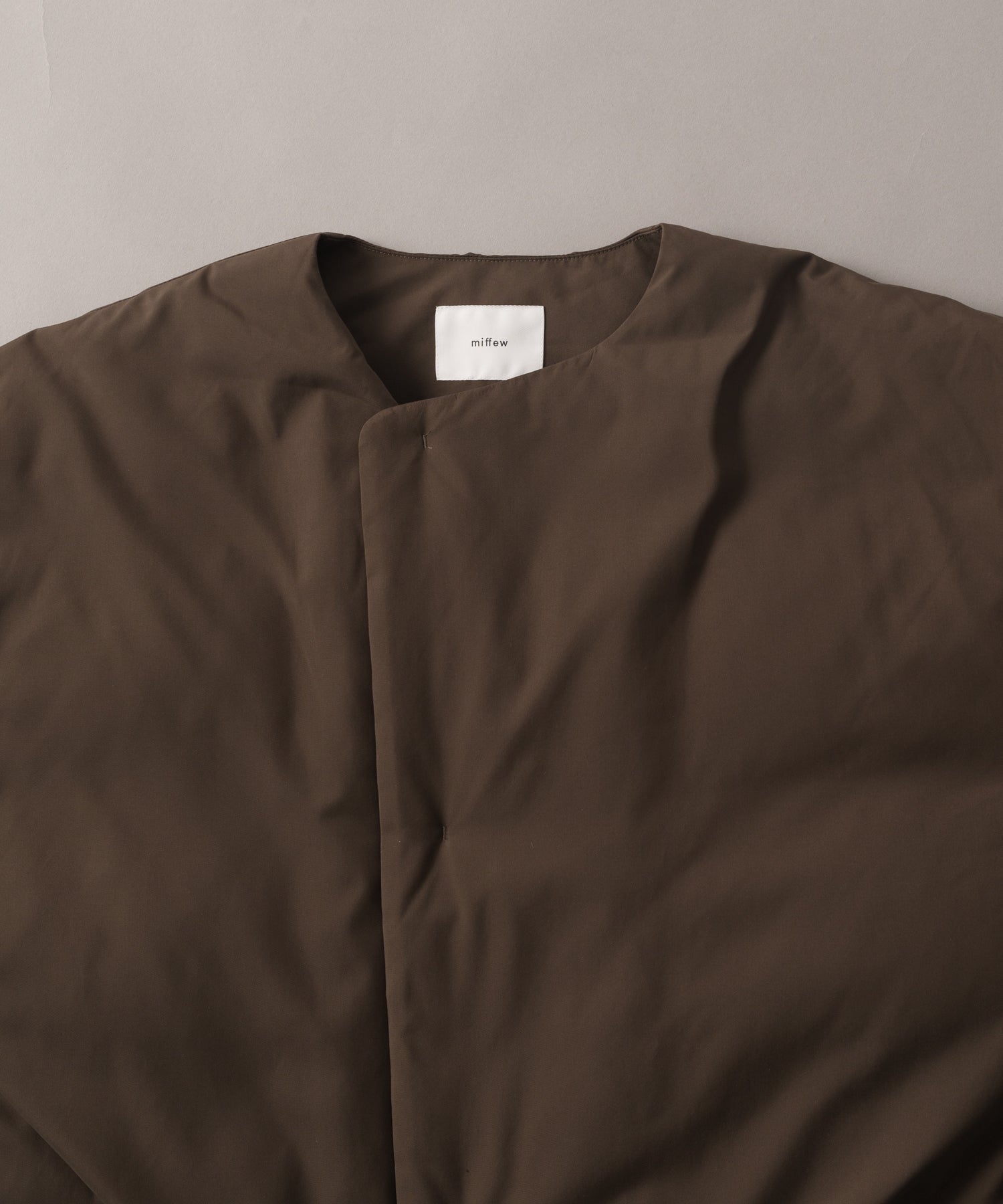 COLLARLESS DOWN COAT / FEW25WJK5347