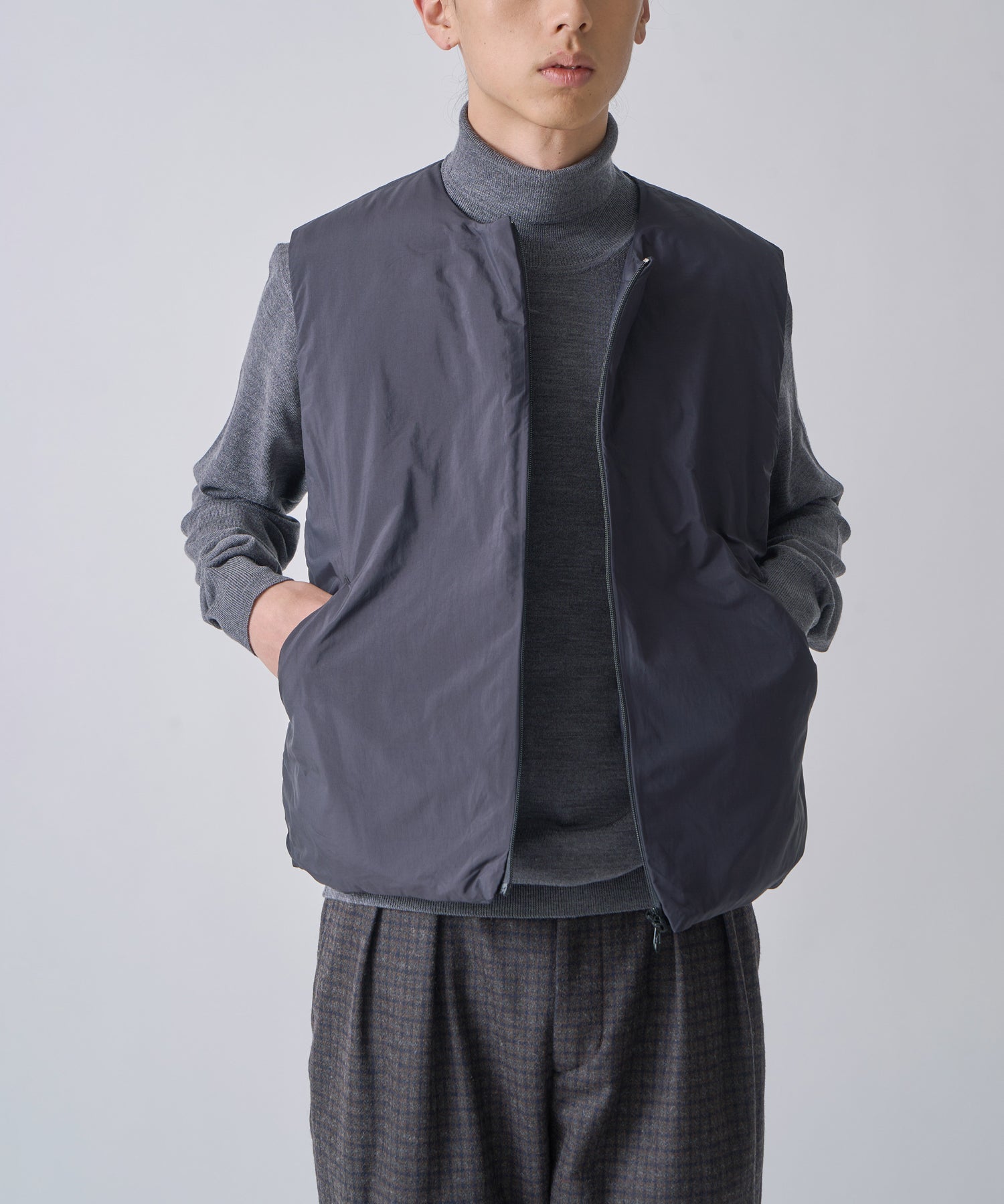 COLLARLESS DOWN VEST / FEW25WJK5351